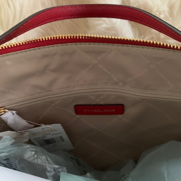 MICHAEL KORS TOTE & WRISTLET. SCARLET. NWT… - Picture 12 of 16
